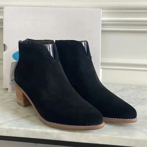 Aqua College Emily Black Suede Waterproof Womens Booties size 6.5 and 10 - Picture 2 of 6